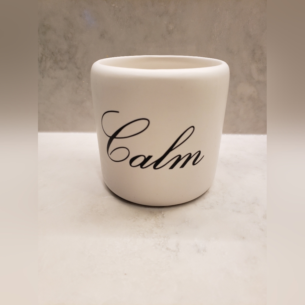 Calm container/ pot/ vase